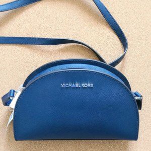 Michael Kors Purse Jet Set Travel Half Moon